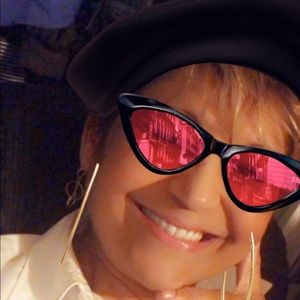 Meet your Posher, Adria